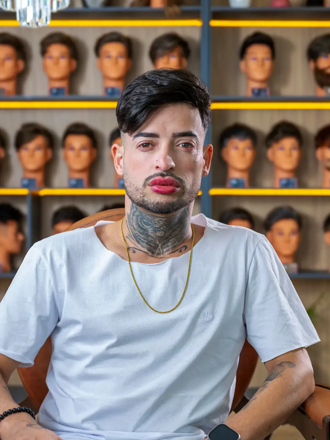 Cliente depois da aplicação, com corte moderno, volume e textura